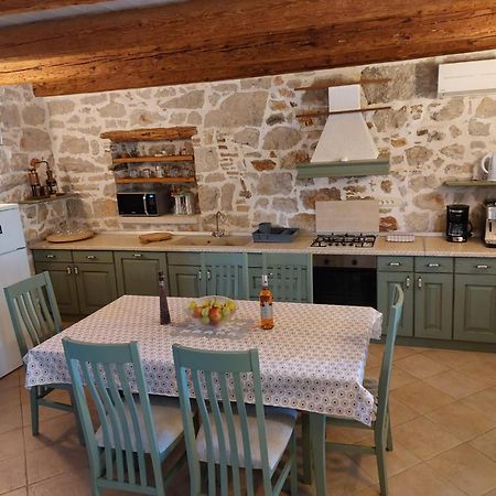 Villa Antonci-18, Pool, 3 Houses, Jacuzzi, Private Territory Antonci  Bagian luar foto