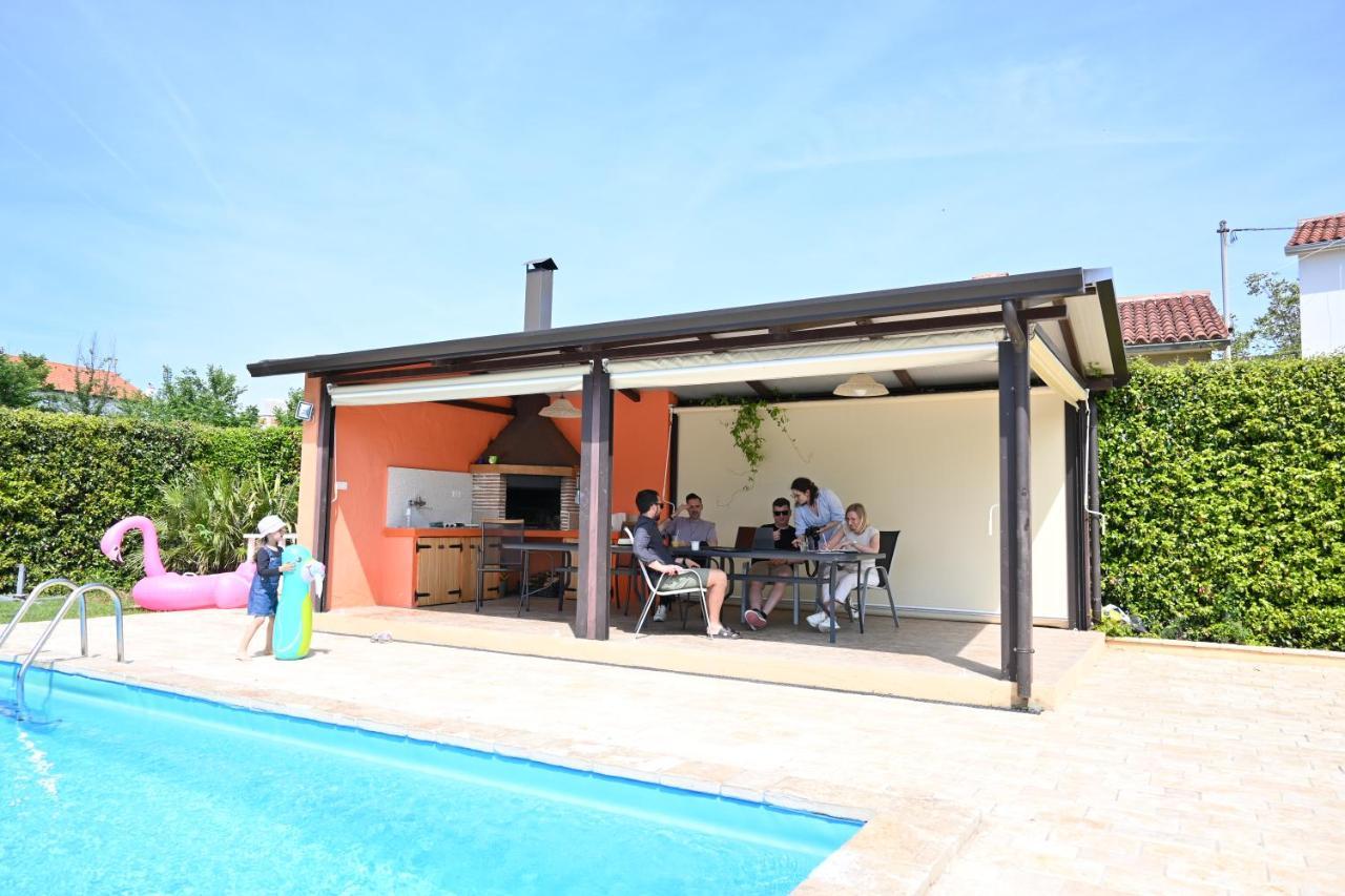 Villa Antonci-18, Pool, 3 Houses, Jacuzzi, Private Territory Antonci  Bagian luar foto