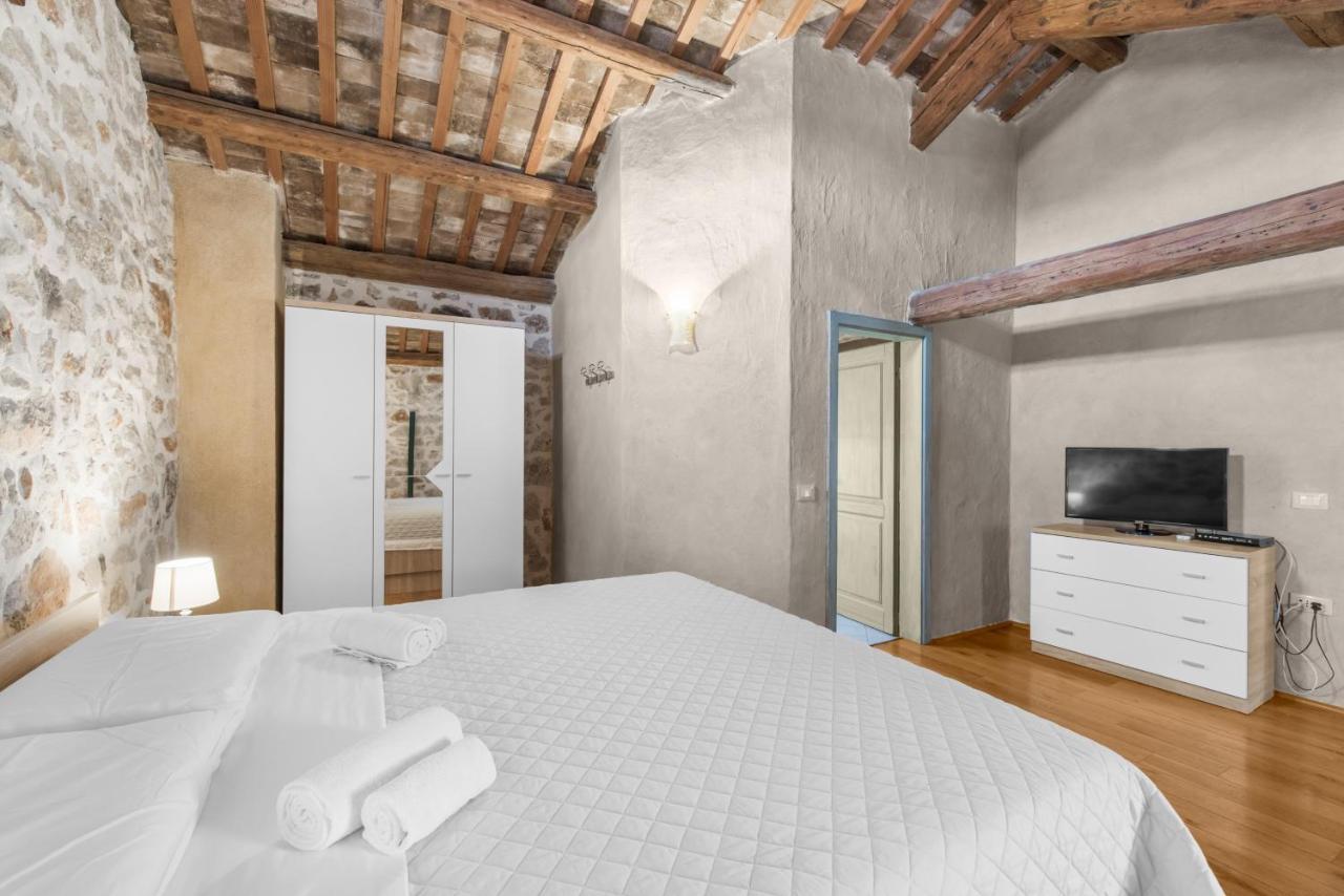 Villa Antonci-18, Pool, 3 Houses, Jacuzzi, Private Territory Antonci  Bagian luar foto