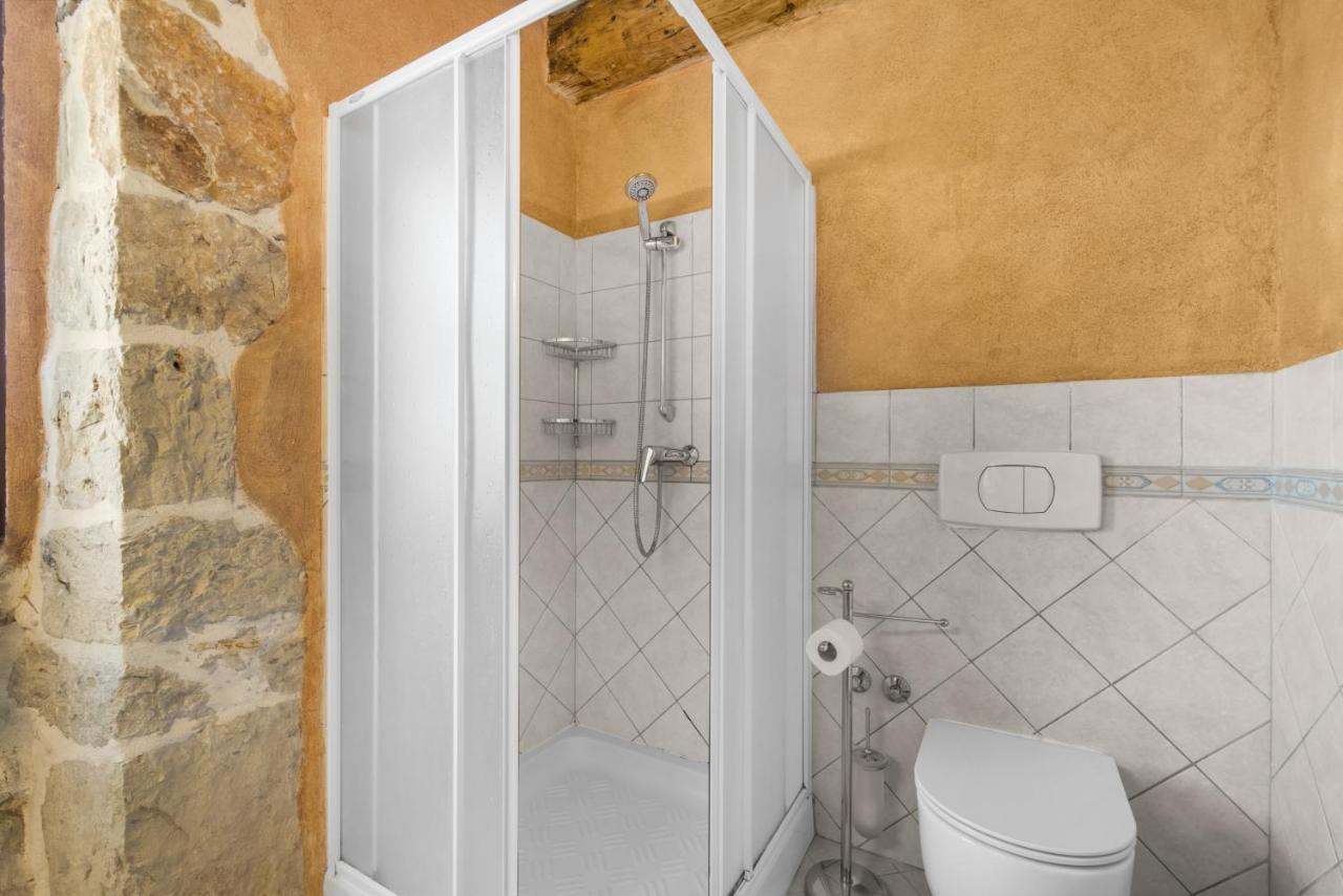 Villa Antonci-18, Pool, 3 Houses, Jacuzzi, Private Territory Antonci  Bagian luar foto