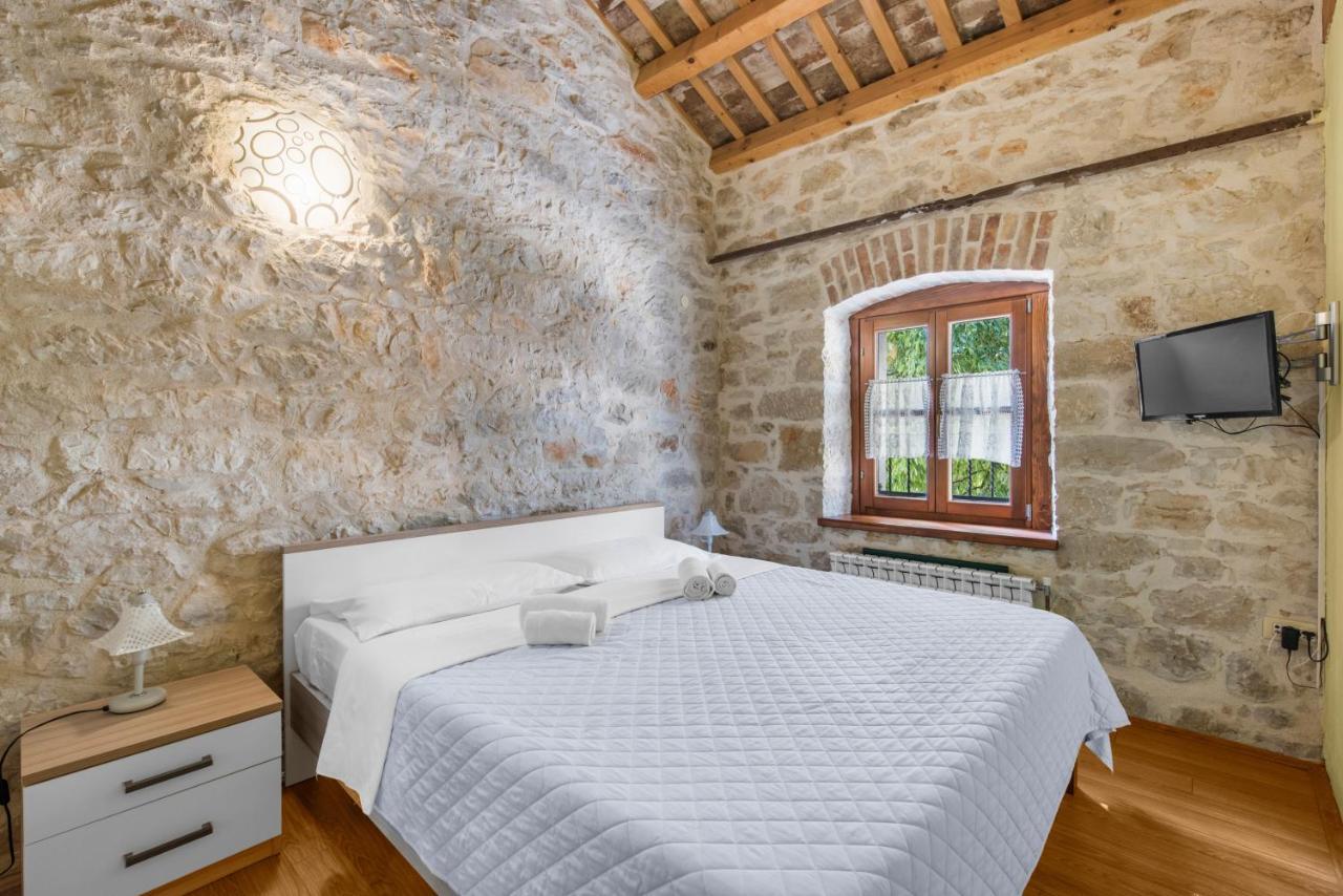 Villa Antonci-18, Pool, 3 Houses, Jacuzzi, Private Territory Antonci  Bagian luar foto