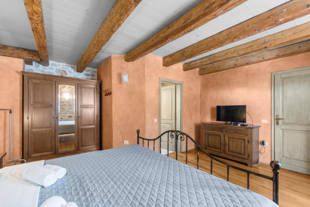 Villa Antonci-18, Pool, 3 Houses, Jacuzzi, Private Territory Antonci  Bagian luar foto